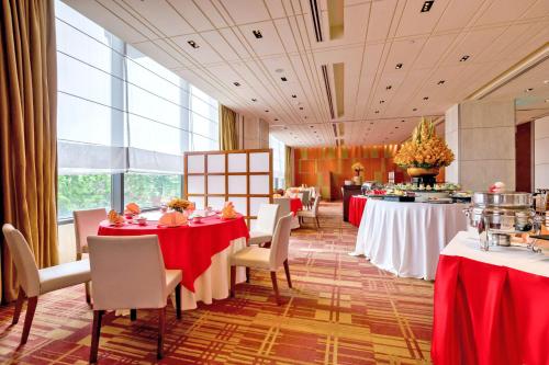 hotel near Ben Thanh Market 5-star hotel near Ben Thanh Market