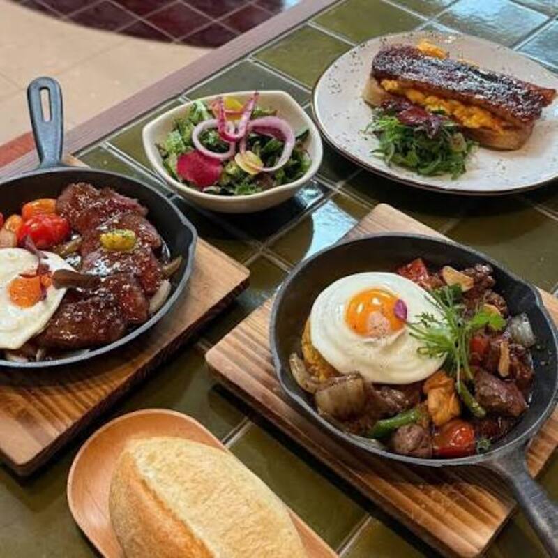 brunch cuối tuần