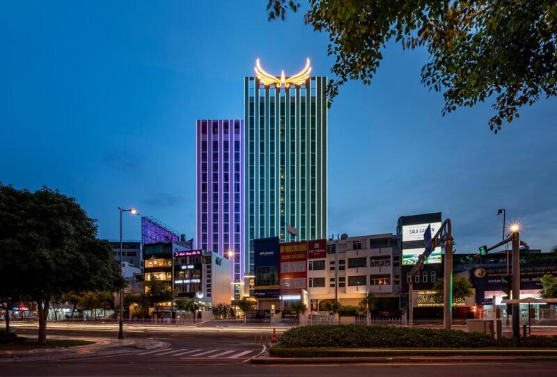 khách sạn gần sân bay tân sơn nhất 5 sao