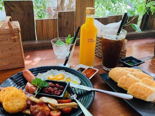 Cafe Breakfast in District 1 hotels with breakfast buffet in Saigon