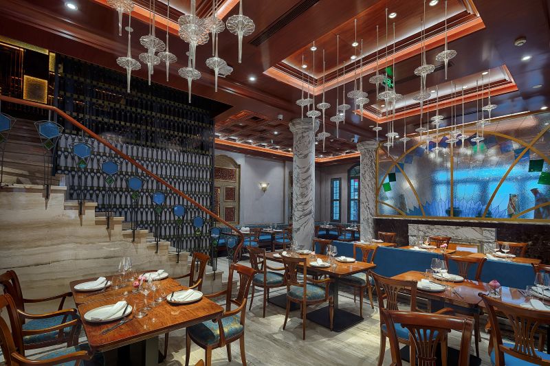 Không gian kiến trúc Pháp quý phái tại Vietnam House nhà hàng tiếp khách sang trọng quận 1