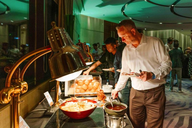 Quầy buffet ẩm thực phong phú tại nhà hàng có phòng riêng quận 1