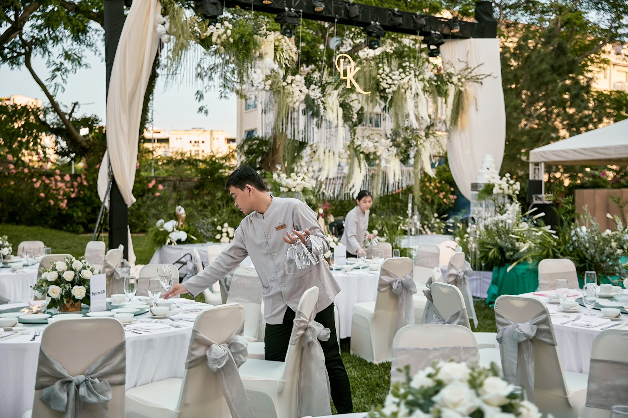 tiệc cưới ngoài trời chi phí tiệc cưới ngoài trời